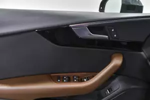 Audi  9
