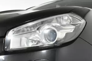 Nissan  12