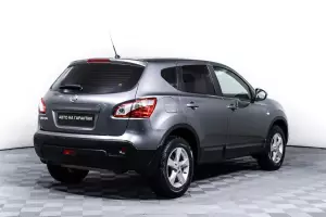 Nissan  4