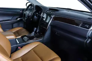 Toyota  9