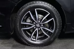 Toyota  12