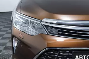 Toyota  9