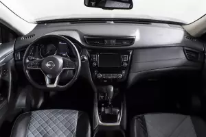 Nissan  10
