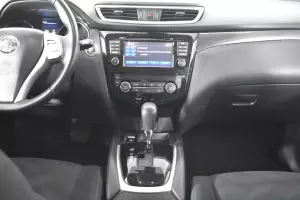 Nissan  10