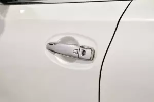 Nissan  12