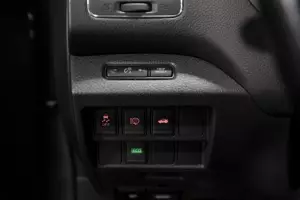 Nissan  12