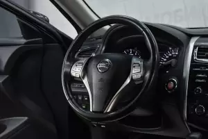 Nissan  12