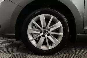 Volkswagen  8