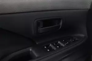 Mitsubishi  6