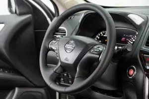 Nissan  12