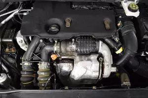 Peugeot  8