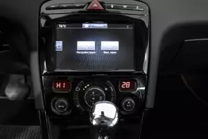Peugeot  8
