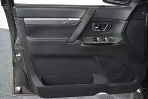Mitsubishi  8