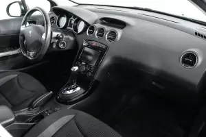 Peugeot  8