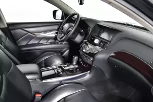 Infiniti  12