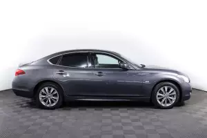 Infiniti  3