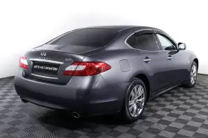 Infiniti  4