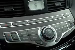 Infiniti  12
