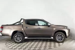 Mitsubishi  4