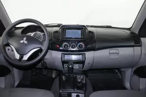 Mitsubishi  8