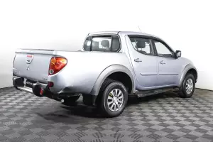 Mitsubishi  4