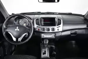 Mitsubishi  9