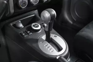 Nissan  12