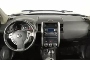 Nissan  10