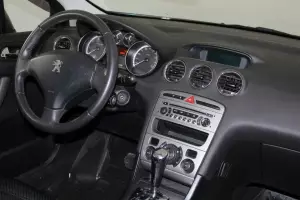 Peugeot  8