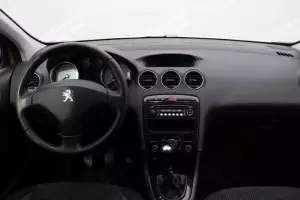 Peugeot  8