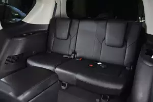 Infiniti  12