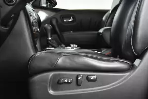 Infiniti  8