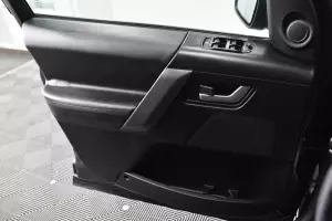 Land Rover  4