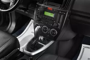 Land Rover  8
