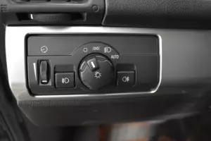 Land Rover  4
