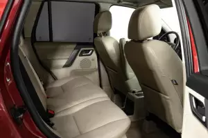 Land Rover  2
