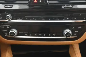 BMW  3
