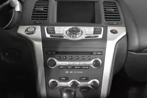 Nissan  9