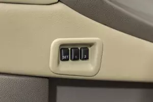 Nissan  8