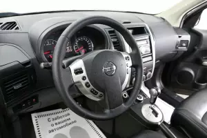 Nissan  10
