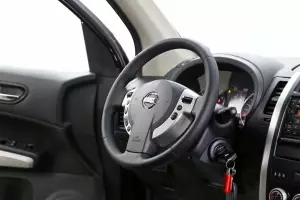Nissan  6