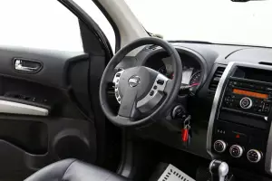 Nissan  8