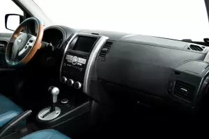 Nissan  9