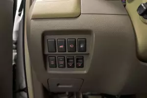 Nissan  12
