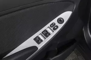 Hyundai  12
