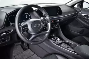 Hyundai  7