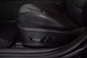 Hyundai  12