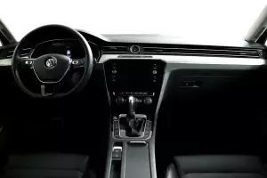 Volkswagen  8