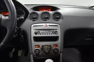 Peugeot  8