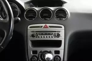 Peugeot  8